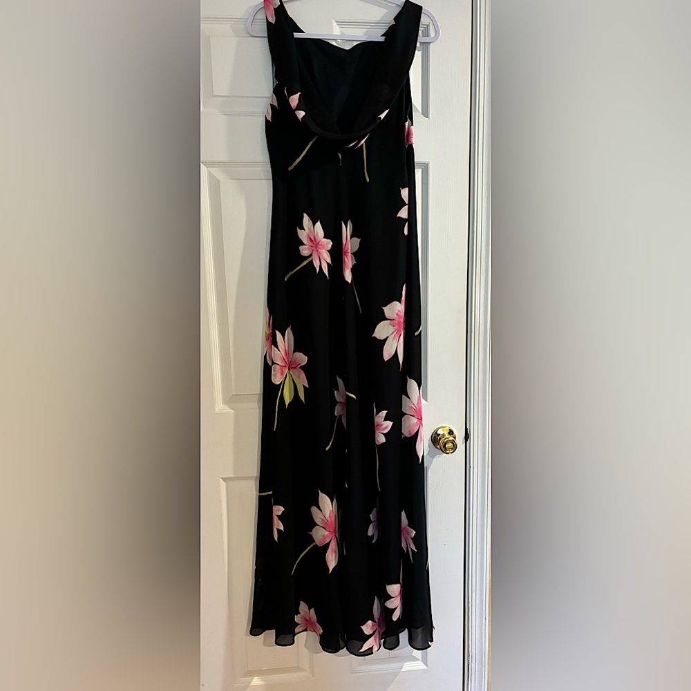 Beautiful Dress! - Picture 13 of 15